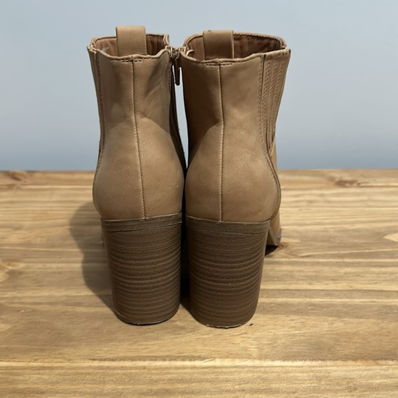 Universal Thread - Short Cowboy Style Boot - Picture 3 of 6